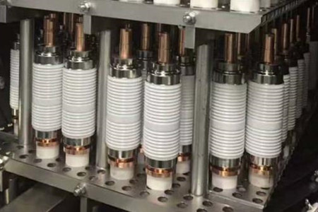 真空開關(guān)管產(chǎn)生操作過電壓的原因是什么？